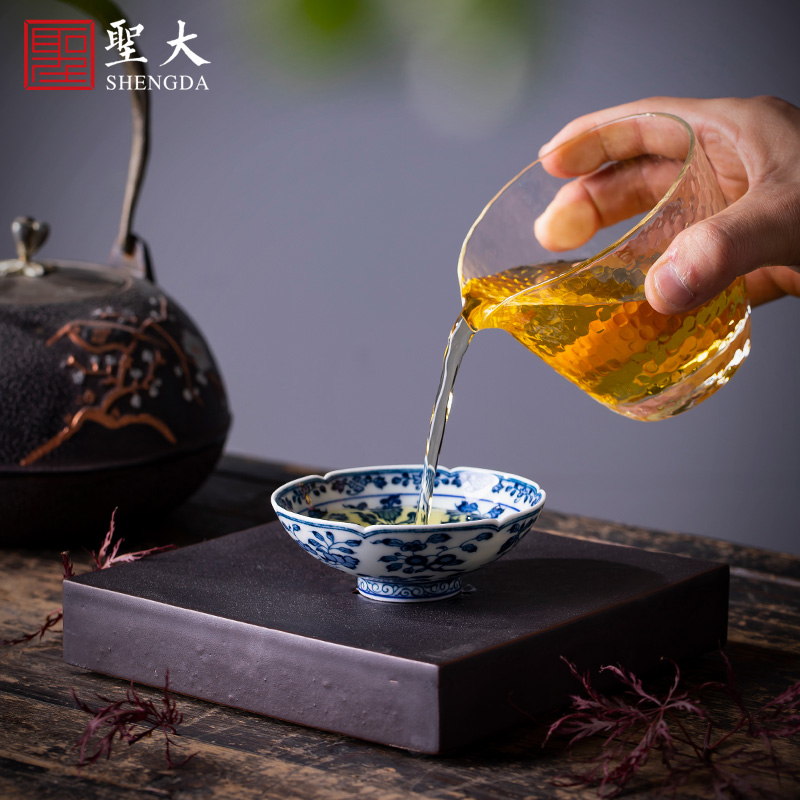 Holy big blue and white flowers and teacups hand - made ceramic kungfu archaize grain haitang expressions using tea cups of jingdezhen tea service master