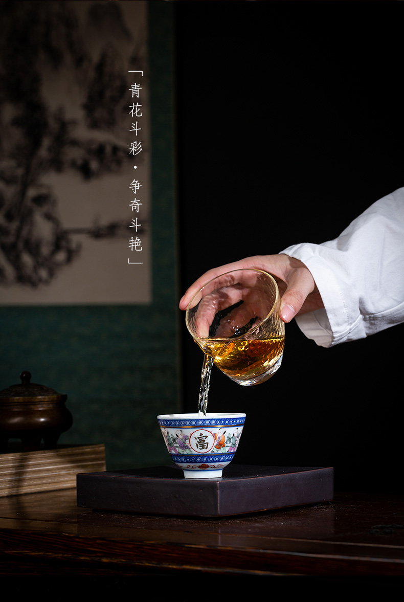 Santa kunfu tea sample tea cup hand - made ceramic new blue see colour with a silver spoon in its ehrs expressions using long master cup of jingdezhen tea service by hand