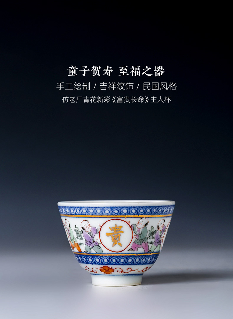 Santa kunfu tea sample tea cup hand - made ceramic new blue see colour with a silver spoon in its ehrs expressions using long master cup of jingdezhen tea service by hand