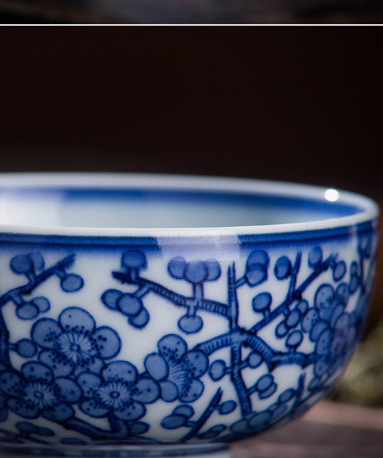 Holy big cup sample tea cup hand - made ceramic kungfu archaize jingdezhen blue and white name plum blossom put tattoo master cup tea cup