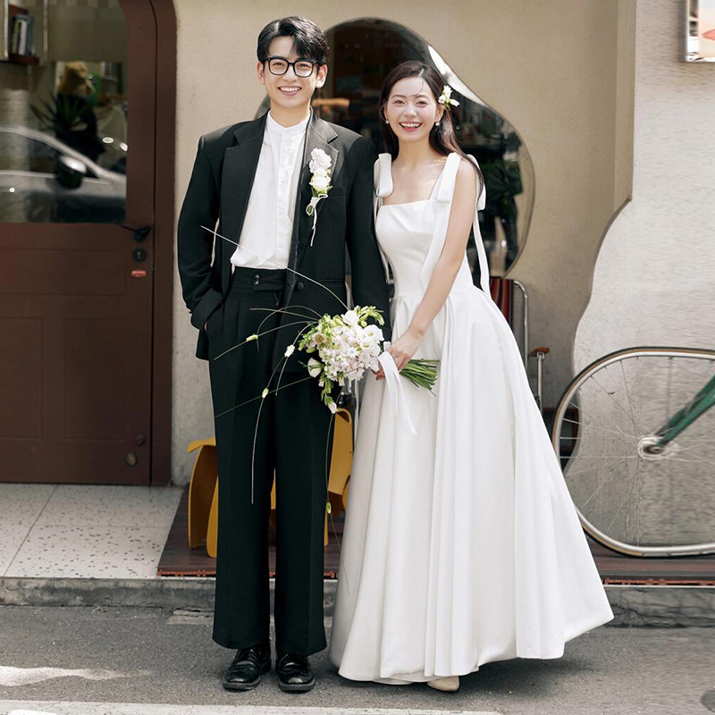 French-Style Spaghetti Strap Light Wedding Dress, Simple and Unique for Travel Photography, Satin Bridal Dress for Marriage Registration, Engagement, White Floor-Length Evening Gown