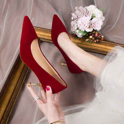 The new summer fleece wedding shoes for women in 2026 are in a bright red Chinese style and high heels, suitable for daily wear