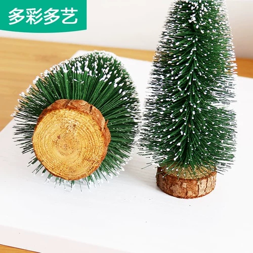 Сосновая игла Рождественская елка мини -декоративные украшения рождественские домохозяйства с нисходящими деревьями снегопадов, окунуемых белым кедром