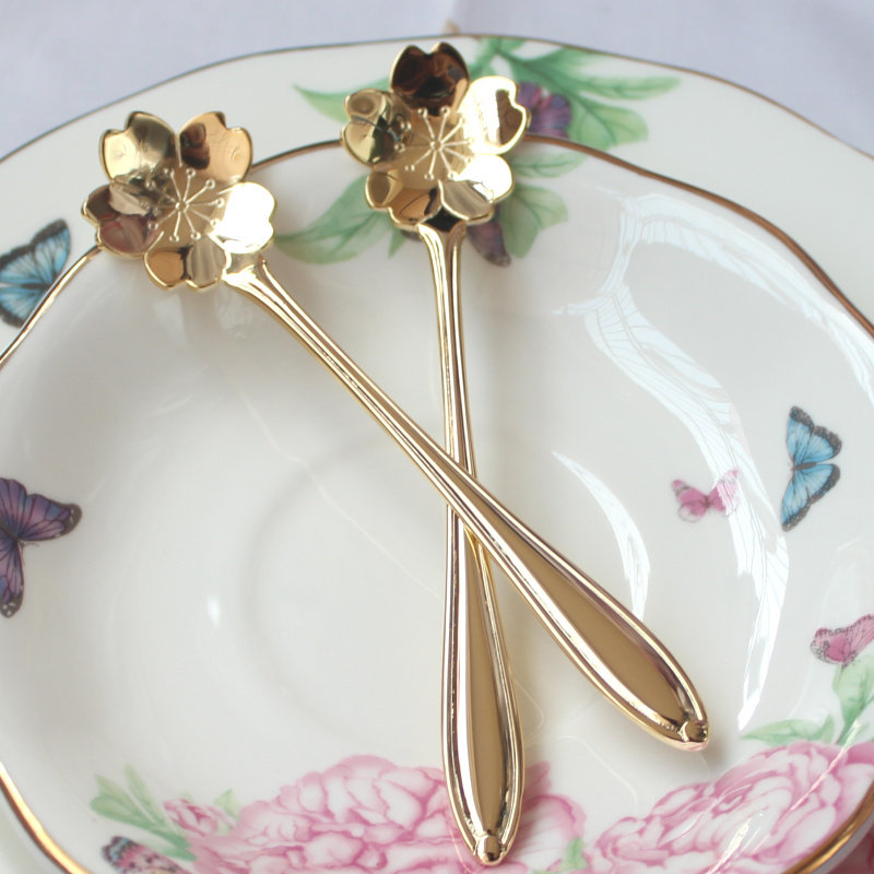 Japan imported gold-plated cherry blossom small spoon creative cute coffee spoon afternoon tea stainless steel petal stirring spoon