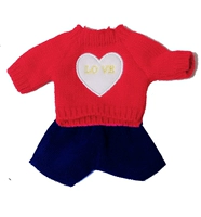 Красный любовный свитер