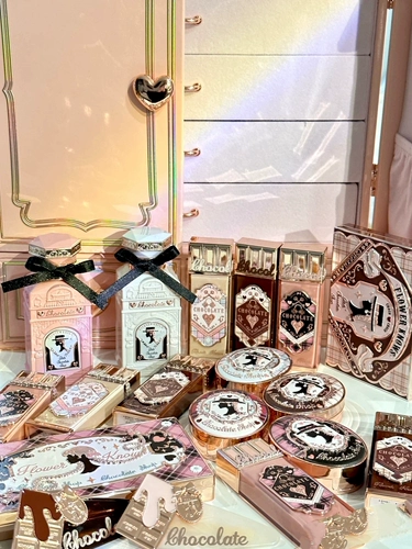 Акриловая база под макияж, подарочная коробка, крем для губ, тени для век, полный комплект