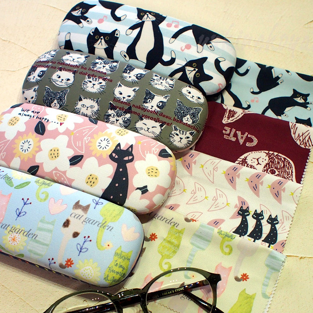 January New Arrival in Stock Japan Noa Family Cute Cat Paw Fabric Printed Frame Myopia Glasses Case