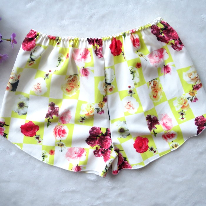 Mô hình vụ nổ giới hạn thời gian chụp lên quần short bãi biển quần boxer tạp dề mô phỏng lụa mùa xuân và mùa hè nhà dịch vụ thể thao và giải trí thể dục