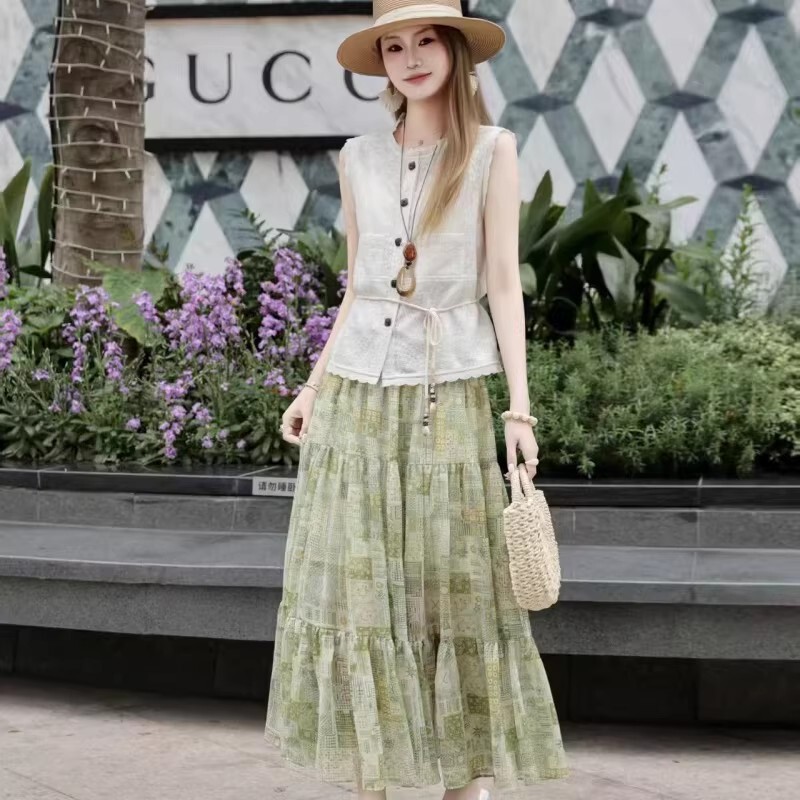 2026 Bohemian Style Lace Vest Printed Cake Skirt Suit for Women Summer Resort Style Slimming Two-Piece Set