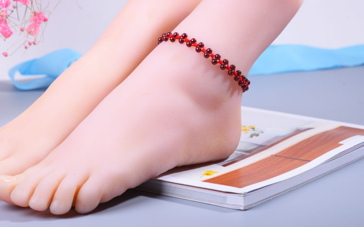 Garnet dây đỏ vòng chân nữ rượu vang đỏ pha lê tự nhiên là thương hiệu quà tặng trang sức đơn giản ngày Valentine lắc chân bạc pnj
