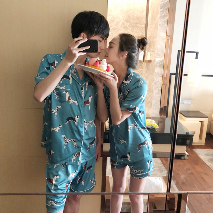 Bộ đồ ngủ hình chú chó dễ thương băng lụa tay ngắn cổ áo cặp đôi khóa trước phim hoạt hình Hàn Quốc của bộ đồ phục vụ gia đình nam nữ mùa hè đồ pijama nam
