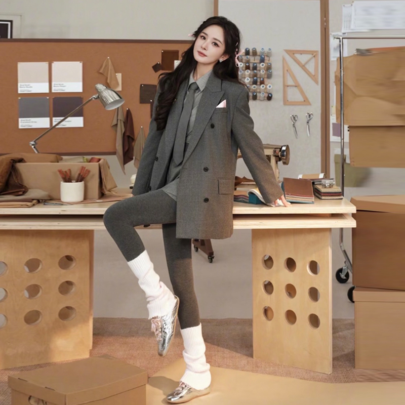 2026 Autumn/Winter New Clothing: Yang Mi's Style, High-End Mid-Length Fashionable Versatile Blazer 2026 Autumn/Winter New Clothing: Yang Mi's Style, High-End Mid-Length Fashionable Versatile Blazer