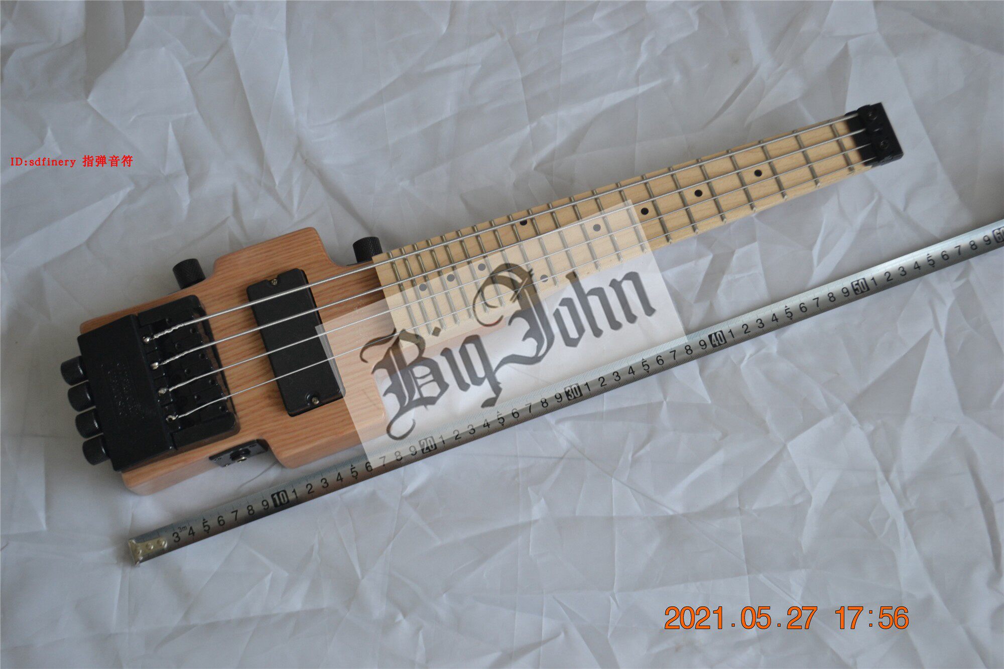 Mini headless electric bass suitable to carry headless eclectric bass guitarr