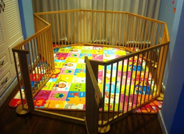 Synchronized with Germany Beech children's game fence Solid wood baby baby fence Safety fence with door