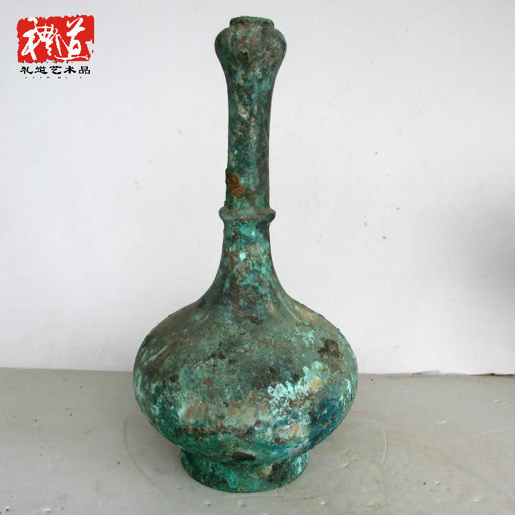 Old things, old antique bronze ware, red spot, green embroidery, antiques, miscellaneous pure copper cultural crafts, decoration, garlic bottle