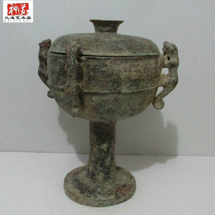 Antique metal craft gift decoration Copper home culture decoration food container Copper bean with lid made of old charcoal pit rust four tiger beans