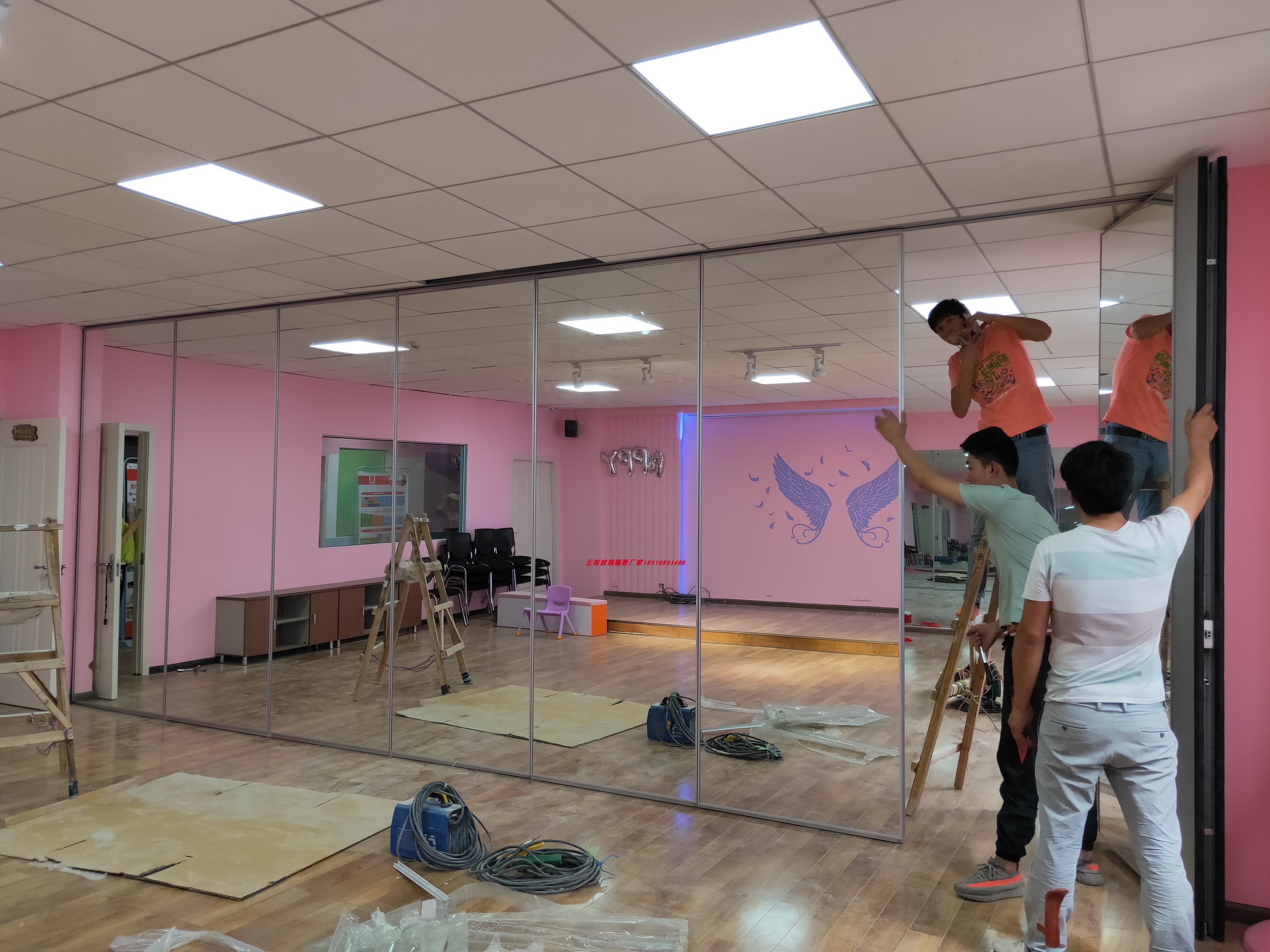 Professional mobile screen Hotel activity partition wall Room mirror sponge sound insulation board Rotating folding door partition decoration