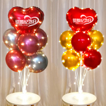 Wedding anniversary love ball arrangement 50 golden wedding hotel room decoration scene luminous table falling to the ground