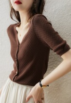 V-neck short-sleeved T-shirt women 2021 new spring and autumn outside with ice silk knitted cardigan slim fashion top women