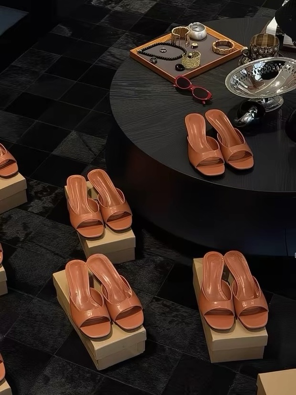The Slippers That Many People Are Asking about ~ Open-Toe Square-Toe High-Heeled Sandals in a Mature Style for Outdoor Wear, Slip-On Sandals