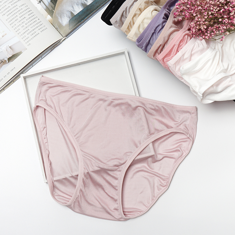 100% Mulberry Silk Underwear for Women, Summer Ultra-Thin Seamless Mid-Waist Hip-Hugging Large Size Girls' Briefs 100% Mulberry Silk Underwear for Women, Summer Ultra-Thin Seamless Mid-Waist Hip-Hugging Large Size Girls' Briefs