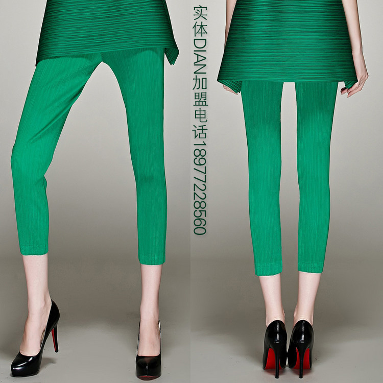 Three pleated skinny pants for fat moms, large-sized women's wear, solid color, slimming, suitable for all seasons, elastic for a lifetime, Summer 2026