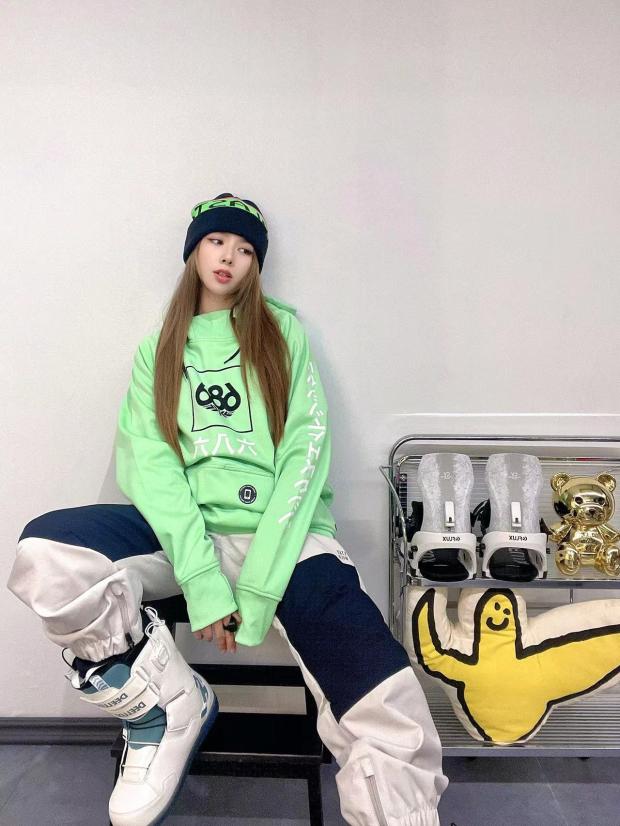 Spot 22-23 new 686 men and women's snowboard warm waterproof skier suit