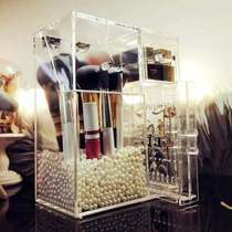 Transparent acrylic make-up brush containing barrel beauty brush with cylinder mouth red anti-dust jewelry containing box