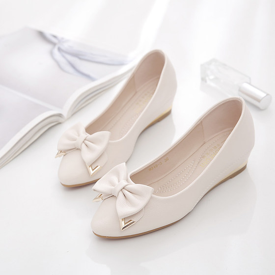 2025新款坡跟单鞋女内增高淑女鞋百搭防滑平底浅口软皮软底妈妈鞋