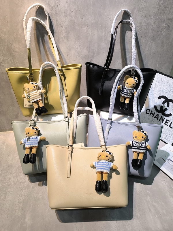 2026 New Fashion Versatile Shoulder Bag for Women, Simple Casual Niche Design Handbag Tote Bag