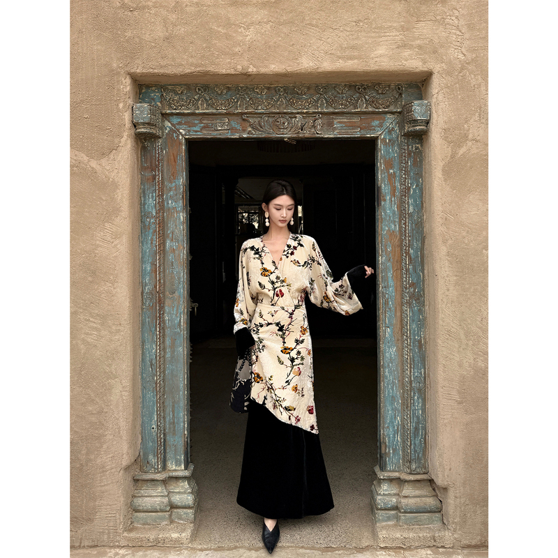 Youwei【Golden Branch Preserved Fruit】Autumn 2026 New New Chinese Style Long Sleeve Waist-Cinching V-Neck Dress for Women Youwei【Golden Branch Preserved Fruit】Autumn 2026 New New Chinese Style Long Sleeve Waist-Cinching V-Neck Dress for Women
