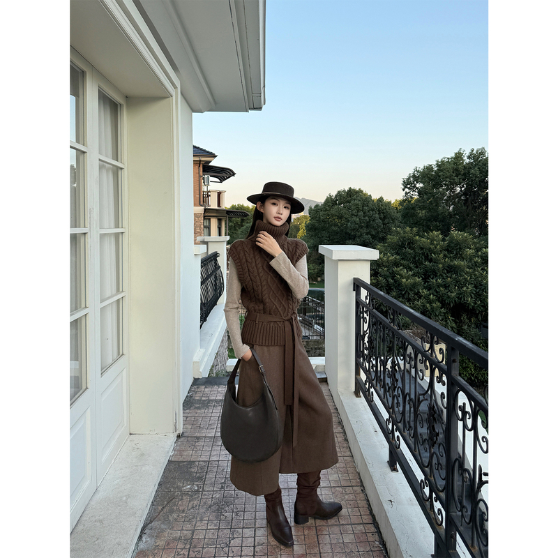 Youwei【Oak Forest Chat】Autumn and Winter High-Neck Knitted Top for Women 2026 New Style Vest for Layering
