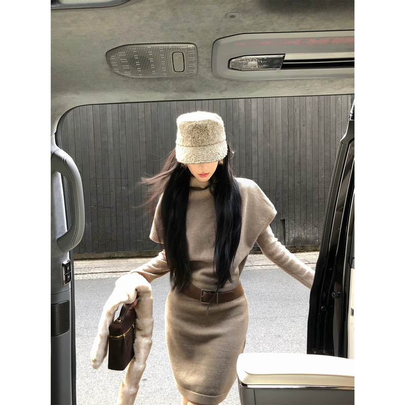 Youwei【Sandalwood Moment】Autumn 2026 New Khaki Slimming Waist-Cinching Knitted Dress for Women Youwei【Sandalwood Moment】Autumn 2026 New Khaki Slimming Waist-Cinching Knitted Dress for Women