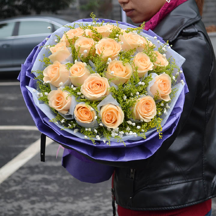 19 champagne rose bouquet Changsha birthday flowers urban area free delivery of hand delivery for 3 hours delivered