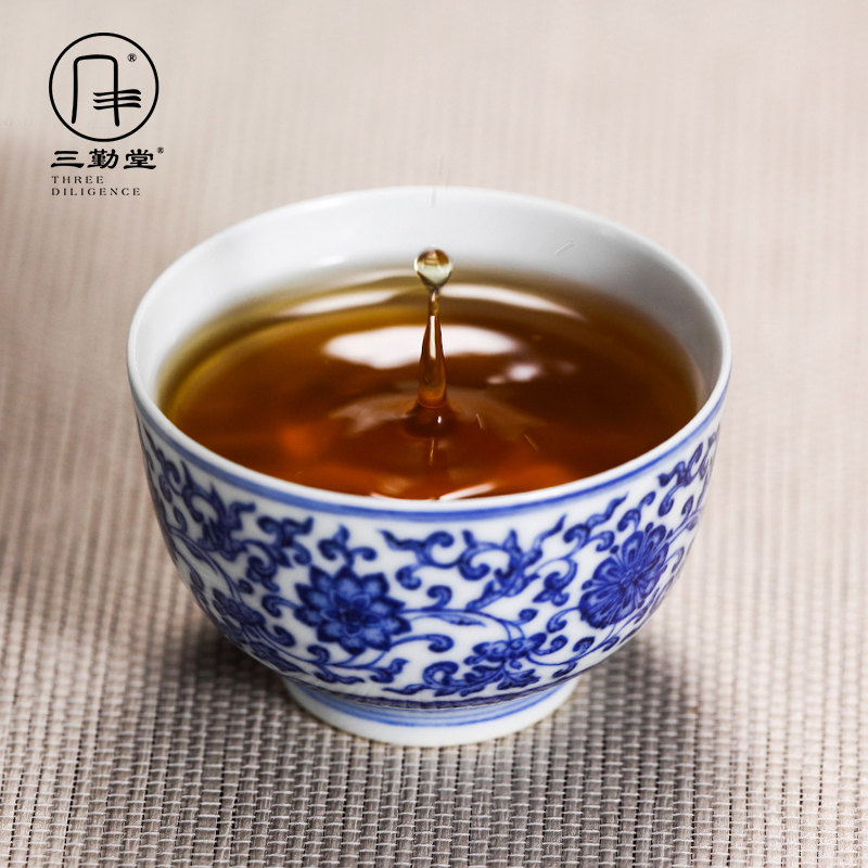 Three frequently hall of blue and white porcelain cups master cup single CPU jingdezhen ceramic kung fu tea pu - erh tea sample tea cup S43033