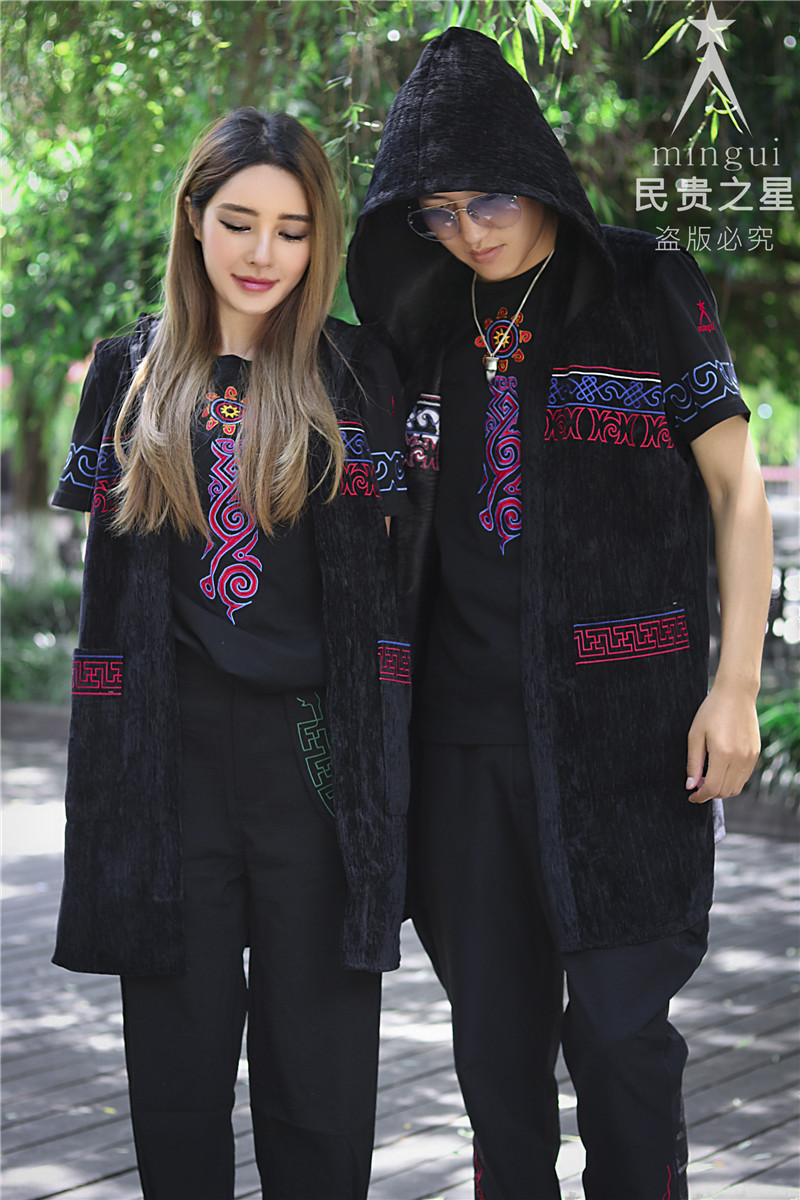 The Minexpensive Star Liangshan Yi Men and Women Couple of the same T-shirt ethnic Wind Spurs embroidered pure cotton short sleeve T-shirt blouses