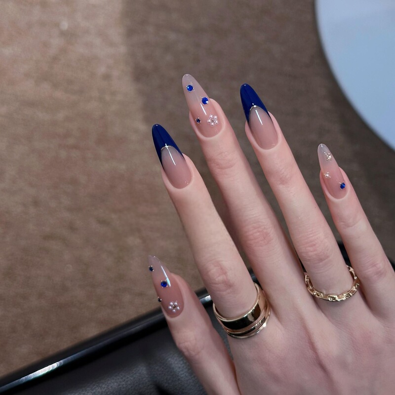 Klein Blue Handmade Wearable Nails, Oval French Style, Medium-Length Nail Patches, Removable, Brightening Fake Nails