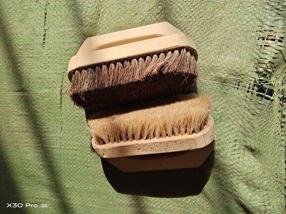 Red wood slapped wax polished brush horsetail pig mane polished and waxed brush handmade wax polished