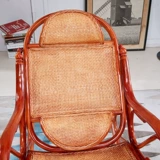 Истинная лоза качалка стула на балконе отдых.