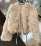 Новинка 2024 года, зимнее короткое пальто Haining с искусственным лисьим мехом, женское меховое пальто со встроенным мехом