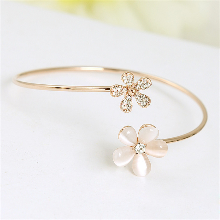Phiên bản tiếng Hàn của vòng đeo tay nhỏ tươi opal không gây dị ứng vòng đeo tay nữ vòng tay thời trang phụ kiện bông tai ba mảnh vòng vàng 18k kiểu mới