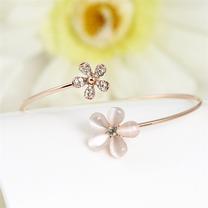 Phiên bản tiếng Hàn của vòng đeo tay nhỏ tươi opal không gây dị ứng vòng đeo tay nữ vòng tay thời trang phụ kiện bông tai ba mảnh vòng vàng 18k kiểu mới