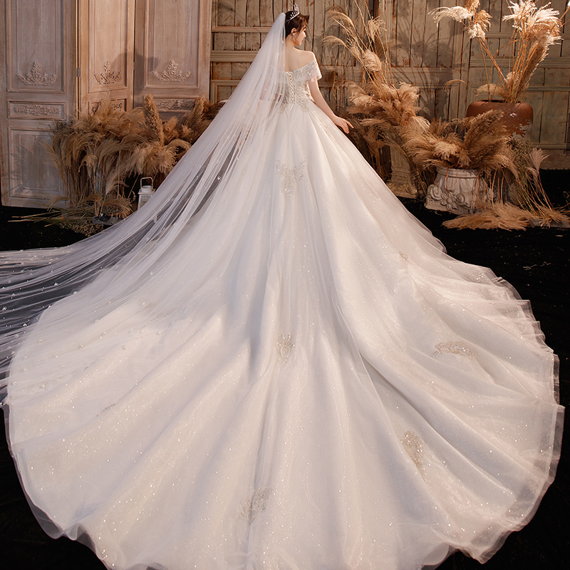 Elite wedding dress, french style, open shoulders, fitted Elite wedding dress, french style, open shoulders, fitted