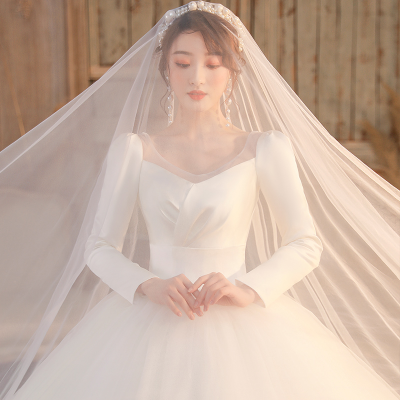 Korean version high-end satin long sleeve wedding dress 2022 new bridal main yarn advanced texture Slim Big Trailing Lady