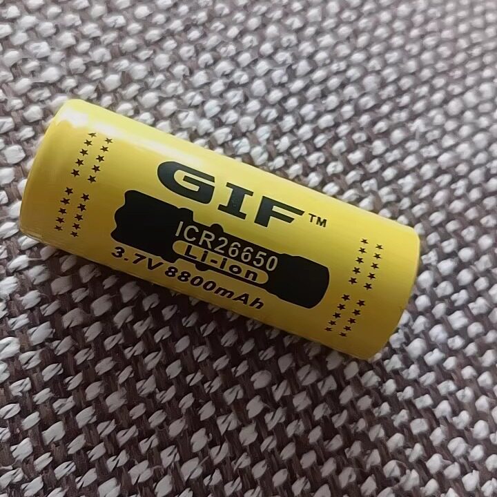 UF26650锂电池  6000MAH 3.7V T6强光手电筒电池 露营灯 户外头灯