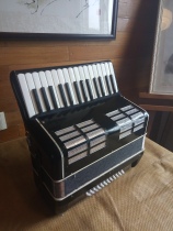 Classic Baile and West German joint accordion 48 bass. Sounds like a bagpipe. The keys have tiny gaps.