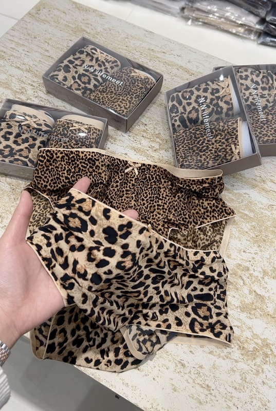 You'Ll Fall in Love with It after Just One Wear~ Slippery and Sexy Leopard Print Milk Leather Women's Underwear, Ice Silk Pure Cotton Crotch, Nude Feel, Seamless