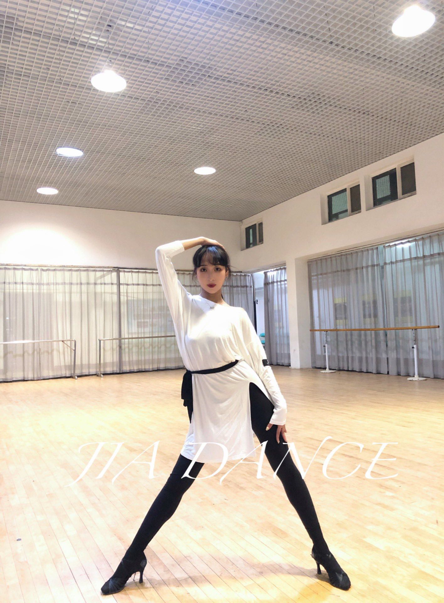 JIA. DANCE Latin Dance New Dress Woman Modal Long Sleeve Bat Sleeve Split Delivery Waist Rope R41