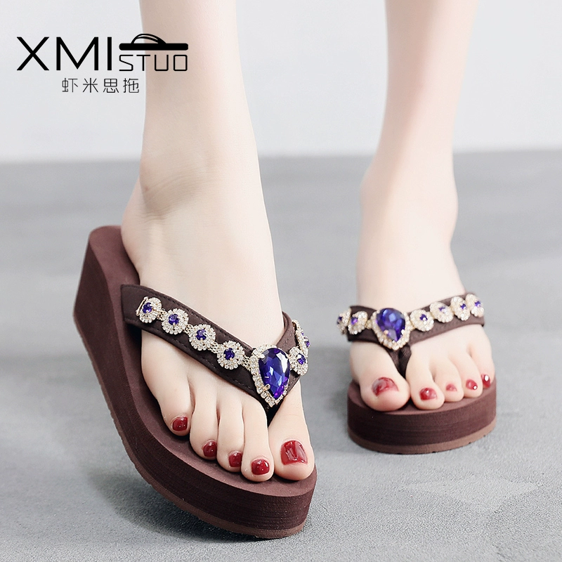 Rhinestone flip-flops nữ thời trang mùa hè hoang dã mặc bên ngoài không trượt resort dép nặng đáy dép ven biển cao gót 