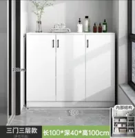 100 в длину, 40 в глубину, 100 в высоту, три двери, три этажа.